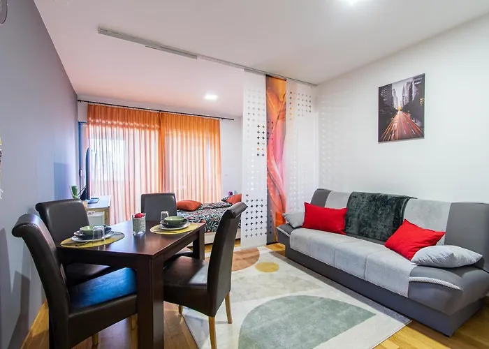 Flexible Selfcheckins 54 - Zagreb - Garage - Loggia - New