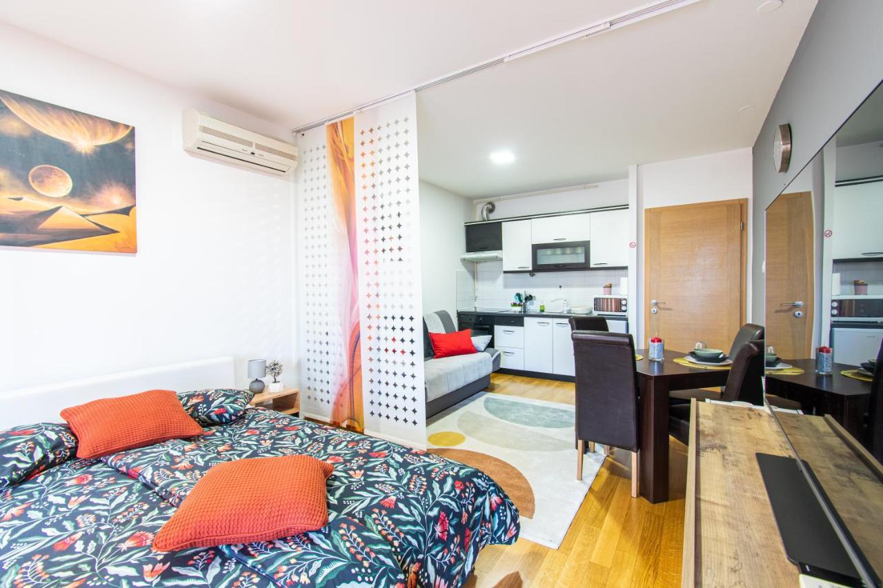 Flexible Selfcheckins 54 - - Garage - Loggia - New Apartment *