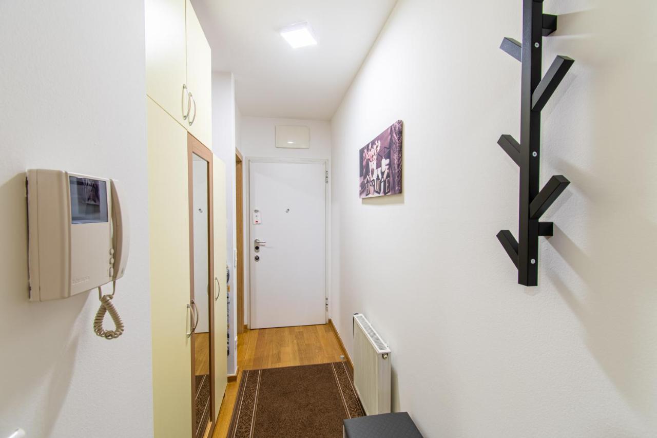 Flexible Selfcheckins 54 - - Garage - Loggia - New Apartment *